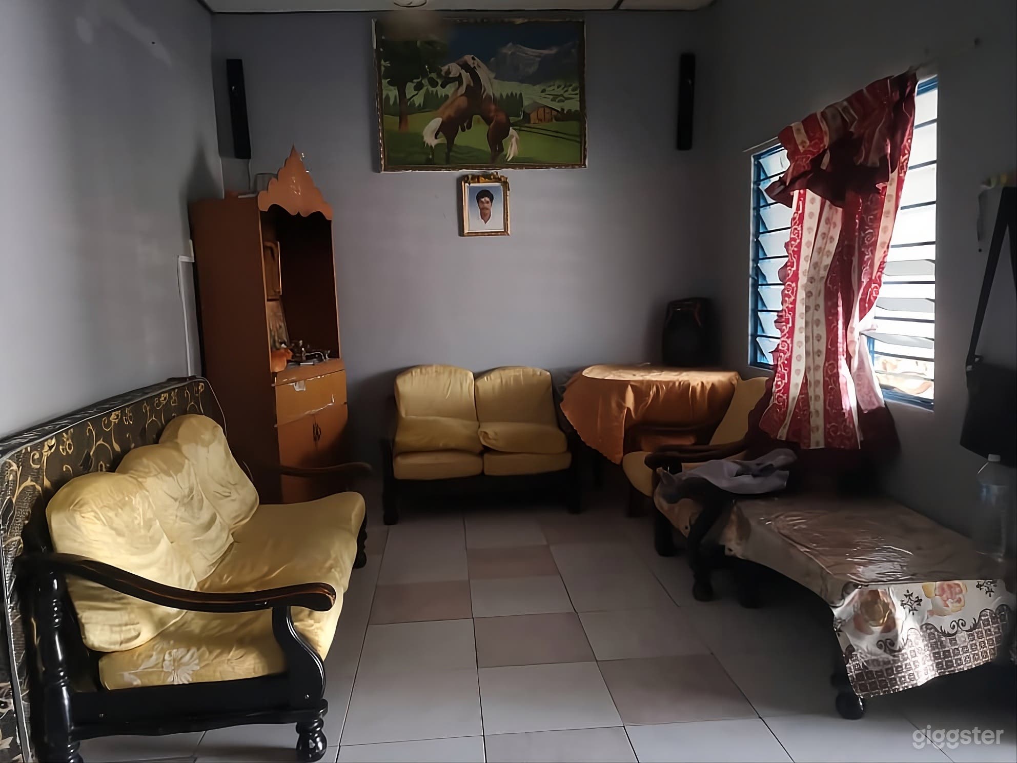 Old-fashioned Simple House for film  Photo 1