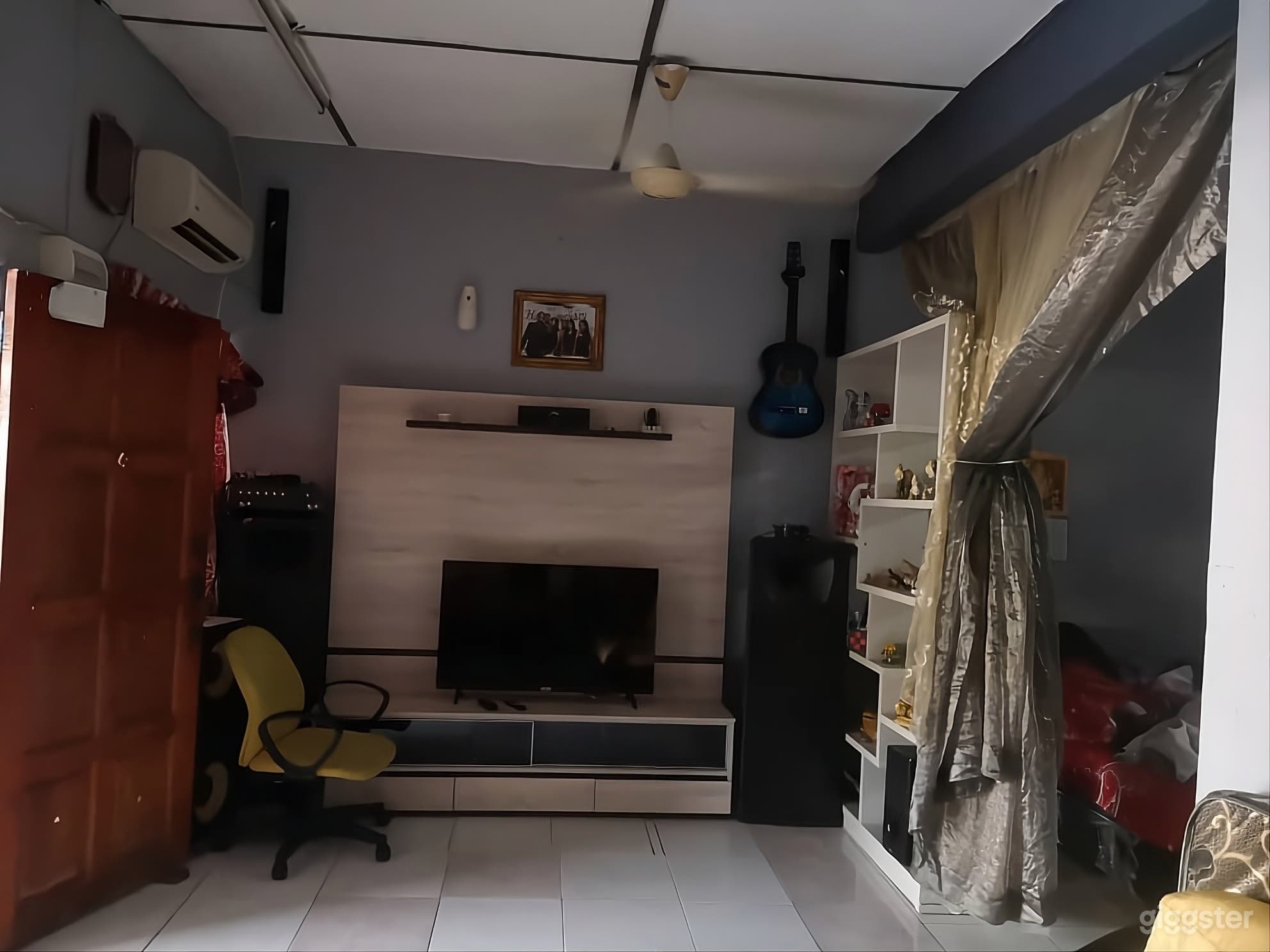 Old-fashioned Simple House for film  Photo 4