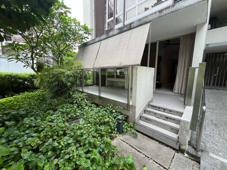 Estudio en planta baja con luz natural y patio 
