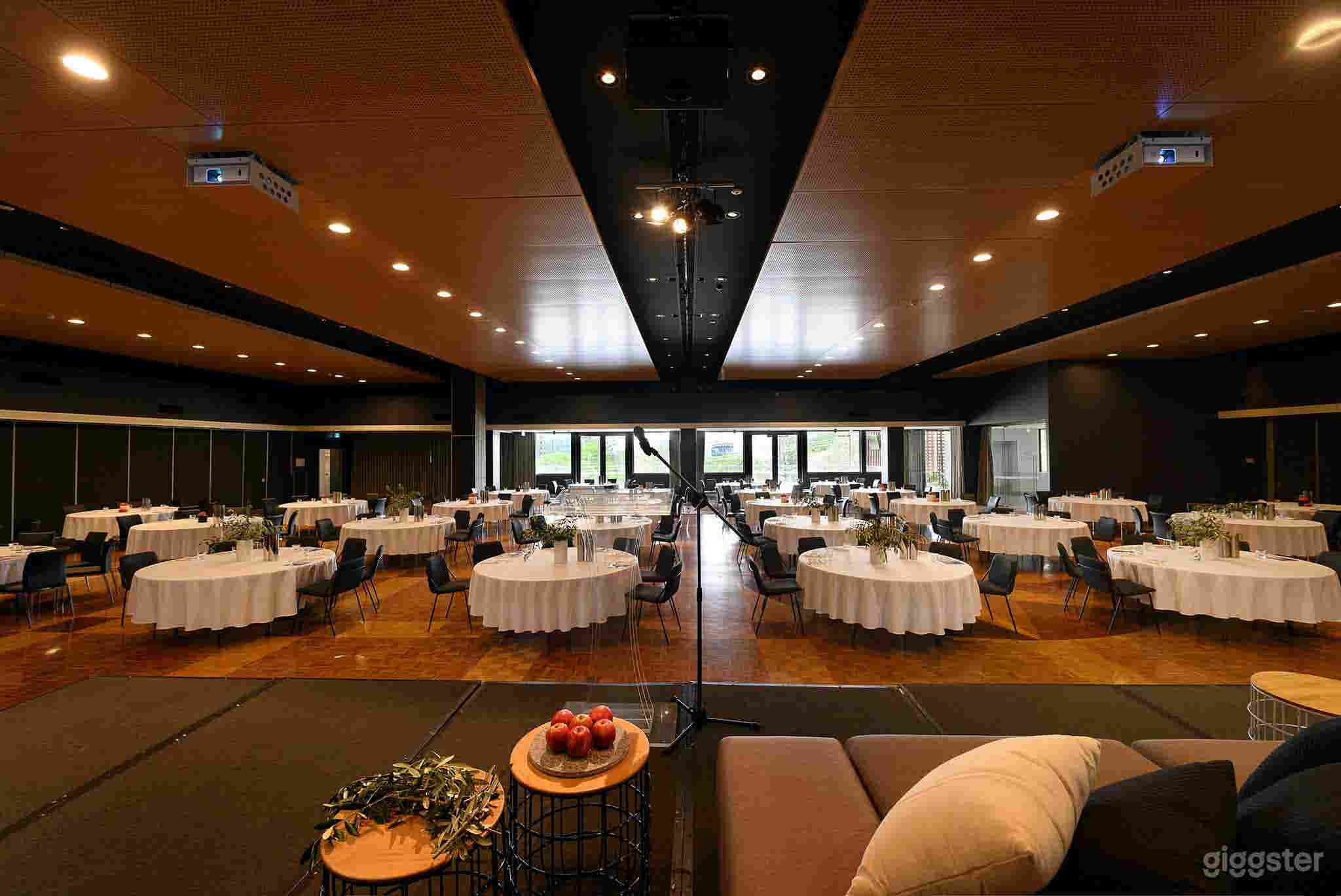 GRAND BALLROOM Photo 1