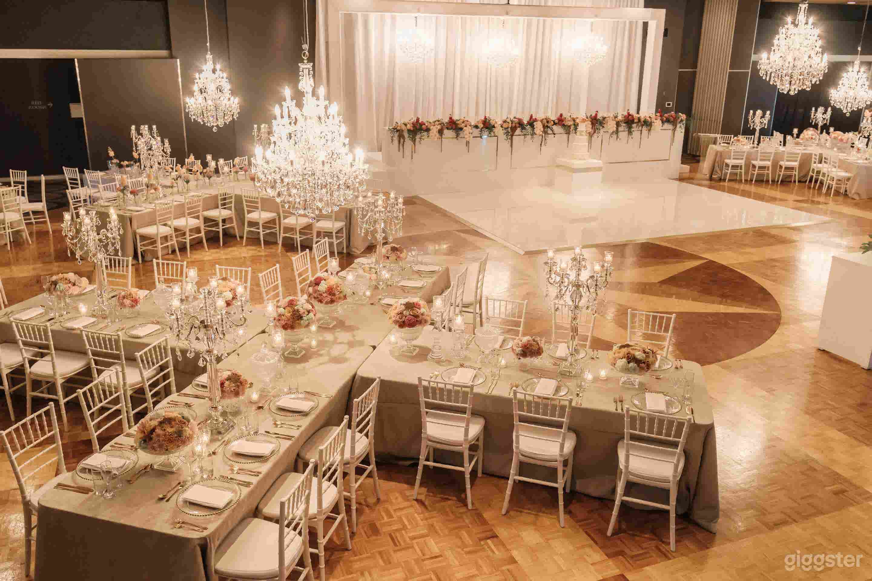 GRAND BALLROOM Photo 4