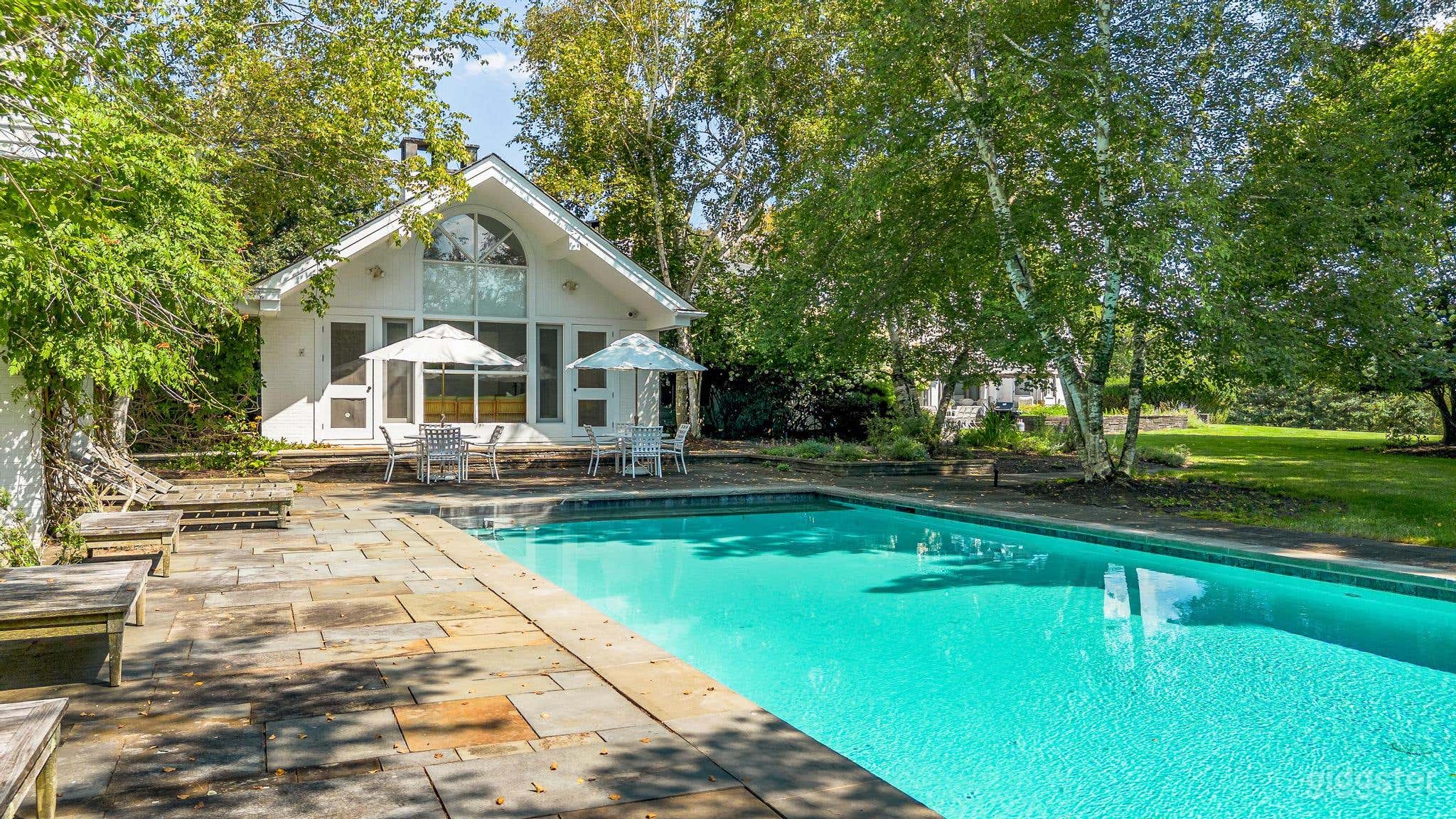 Vintage Estate With Pool, Tennis Court & Scenic Views Photo 4