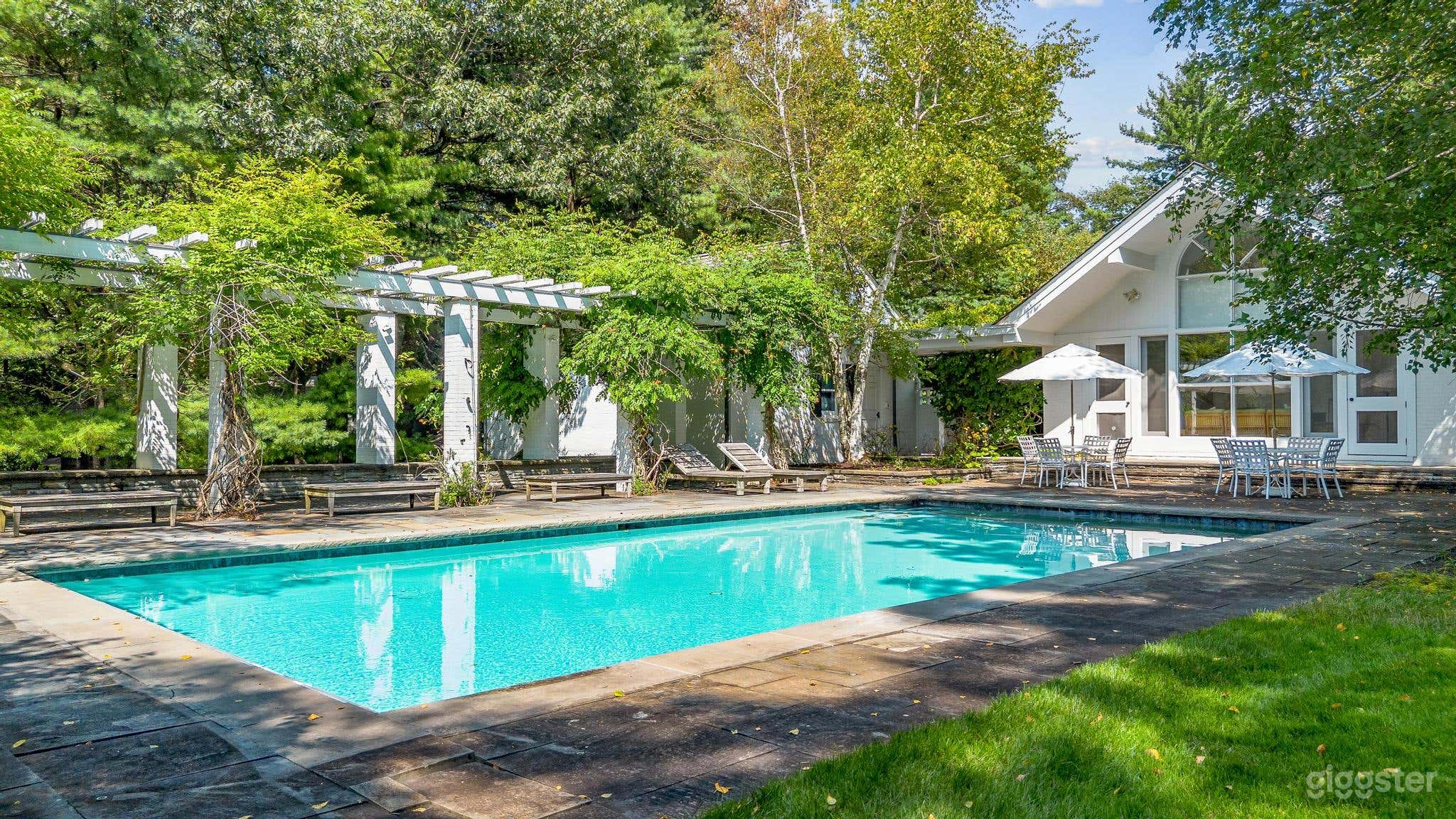 Vintage Estate With Pool, Tennis Court & Scenic Views Photo 2