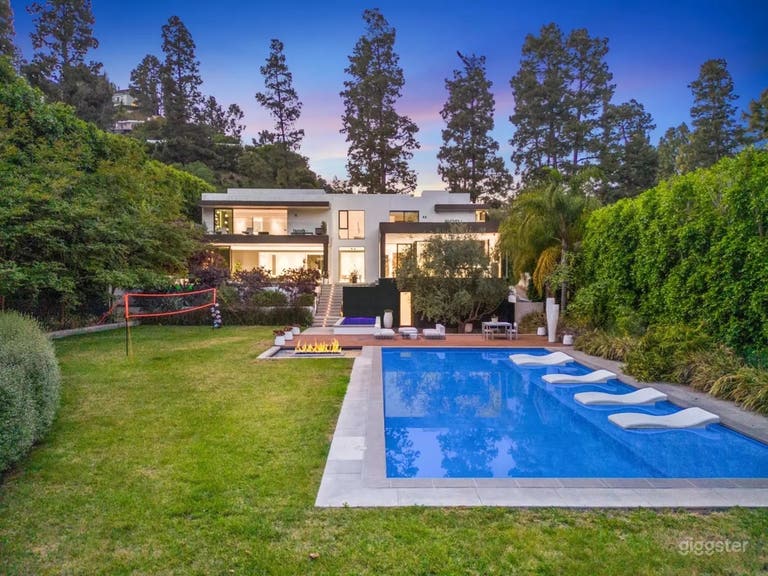  SHADOW GLASS ESTATE OUTDOOR POOL 