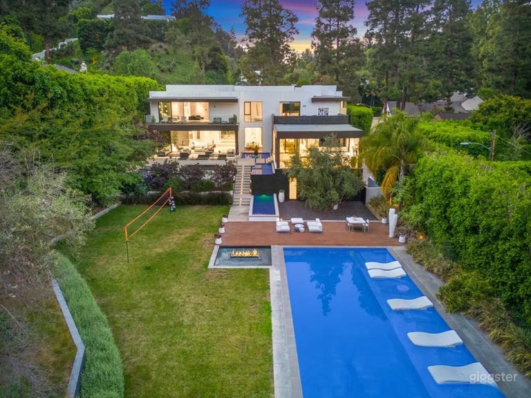  SHADOW GLASS ESTATE OUTDOOR POOL 