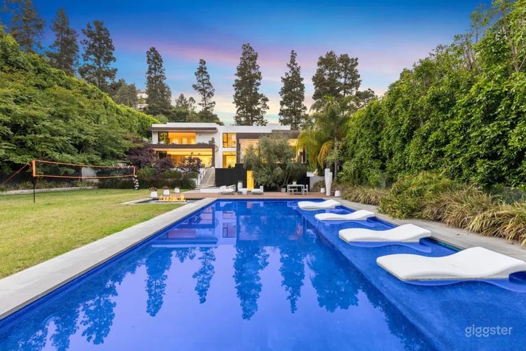  SHADOW GLASS ESTATE OUTDOOR POOL 