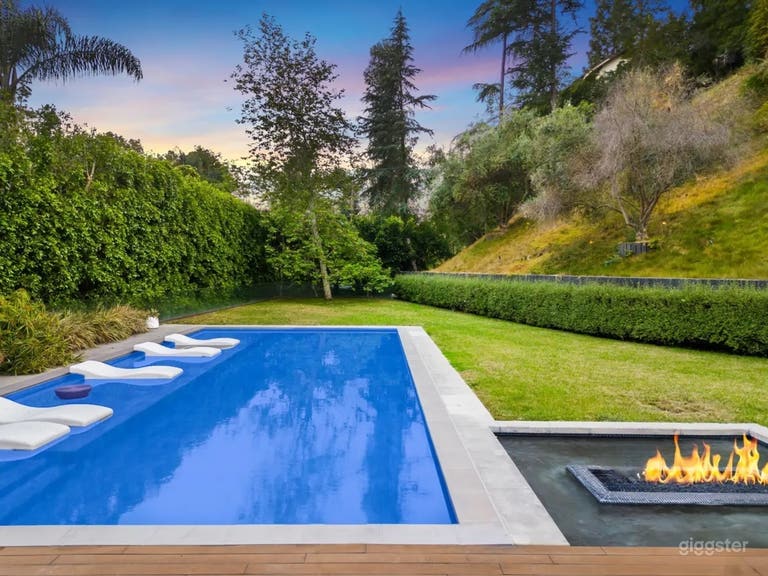  SHADOW GLASS ESTATE OUTDOOR POOL 