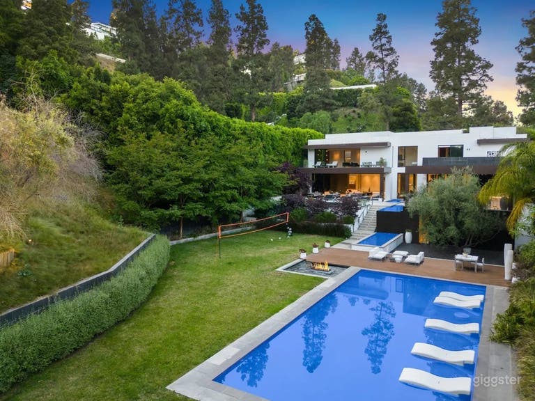  SHADOW GLASS ESTATE OUTDOOR POOL 