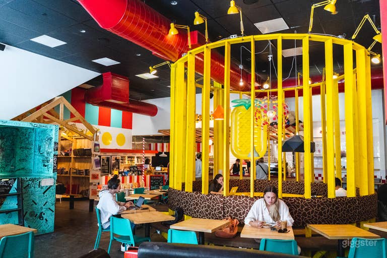  Spazio caffè ludico e vibrante a Montréal 