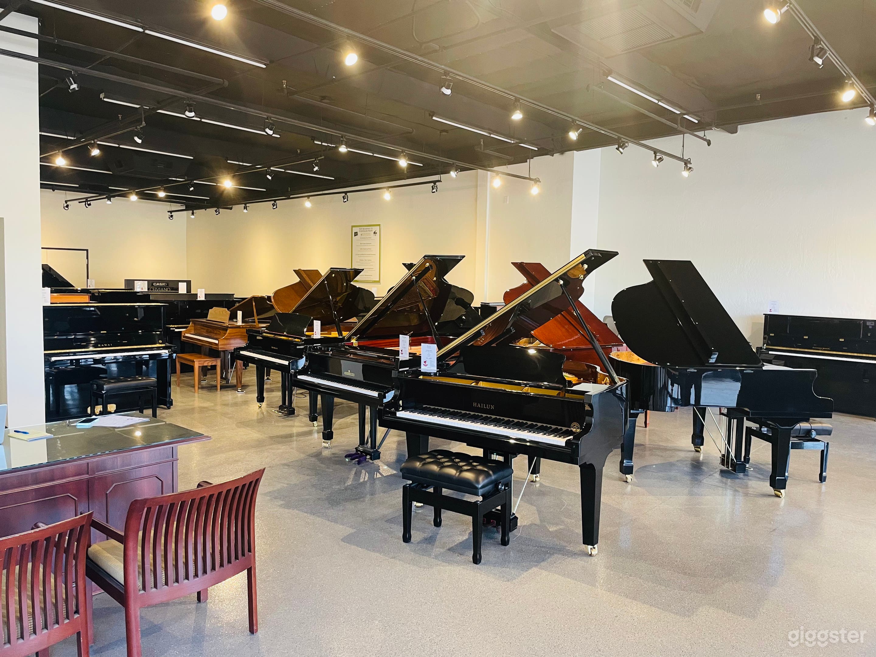 Spacious, light-filled, luxury piano store, Tempe Photo 4