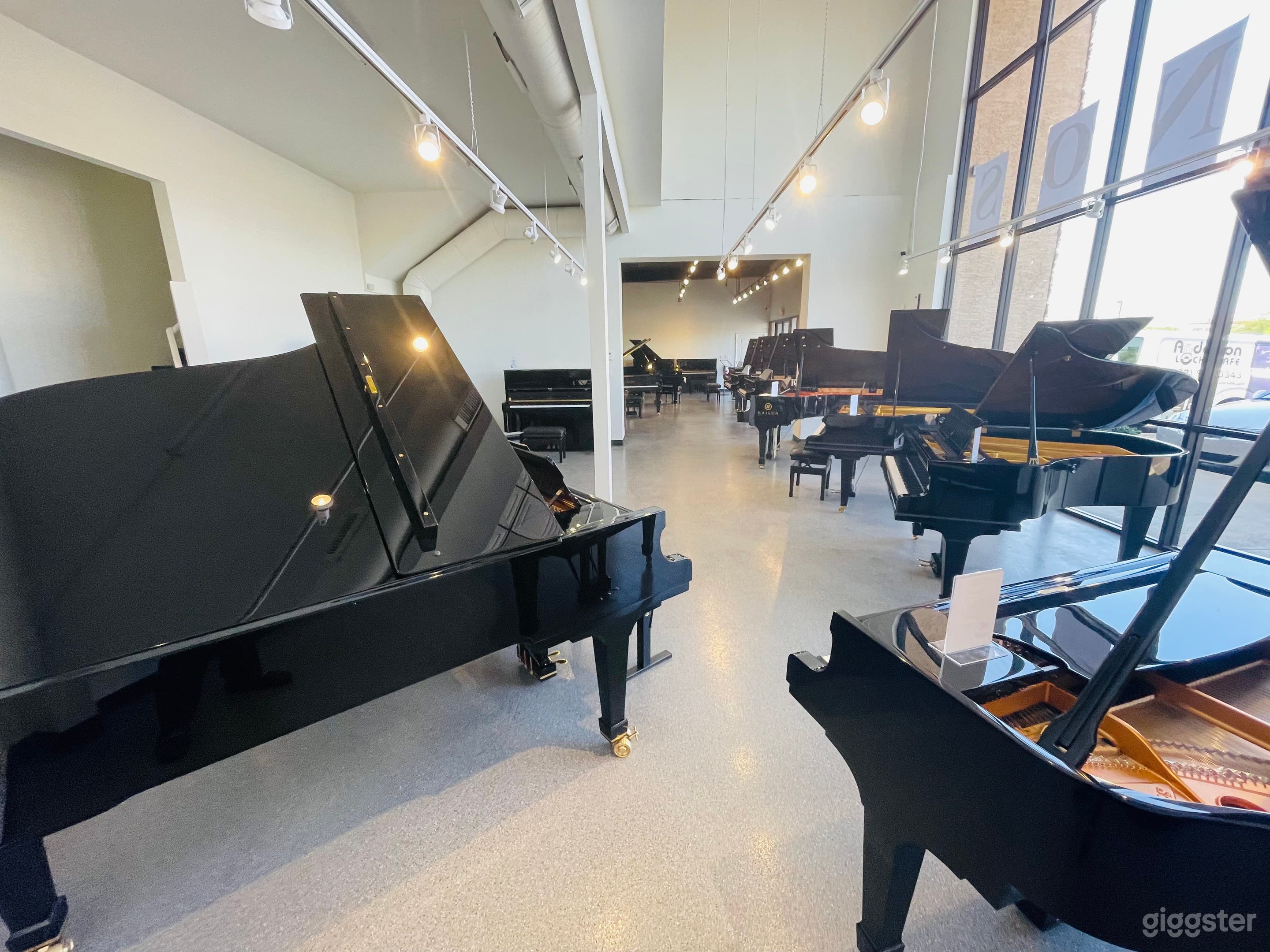 Spacious, light-filled, luxury piano store, Tempe Photo 1