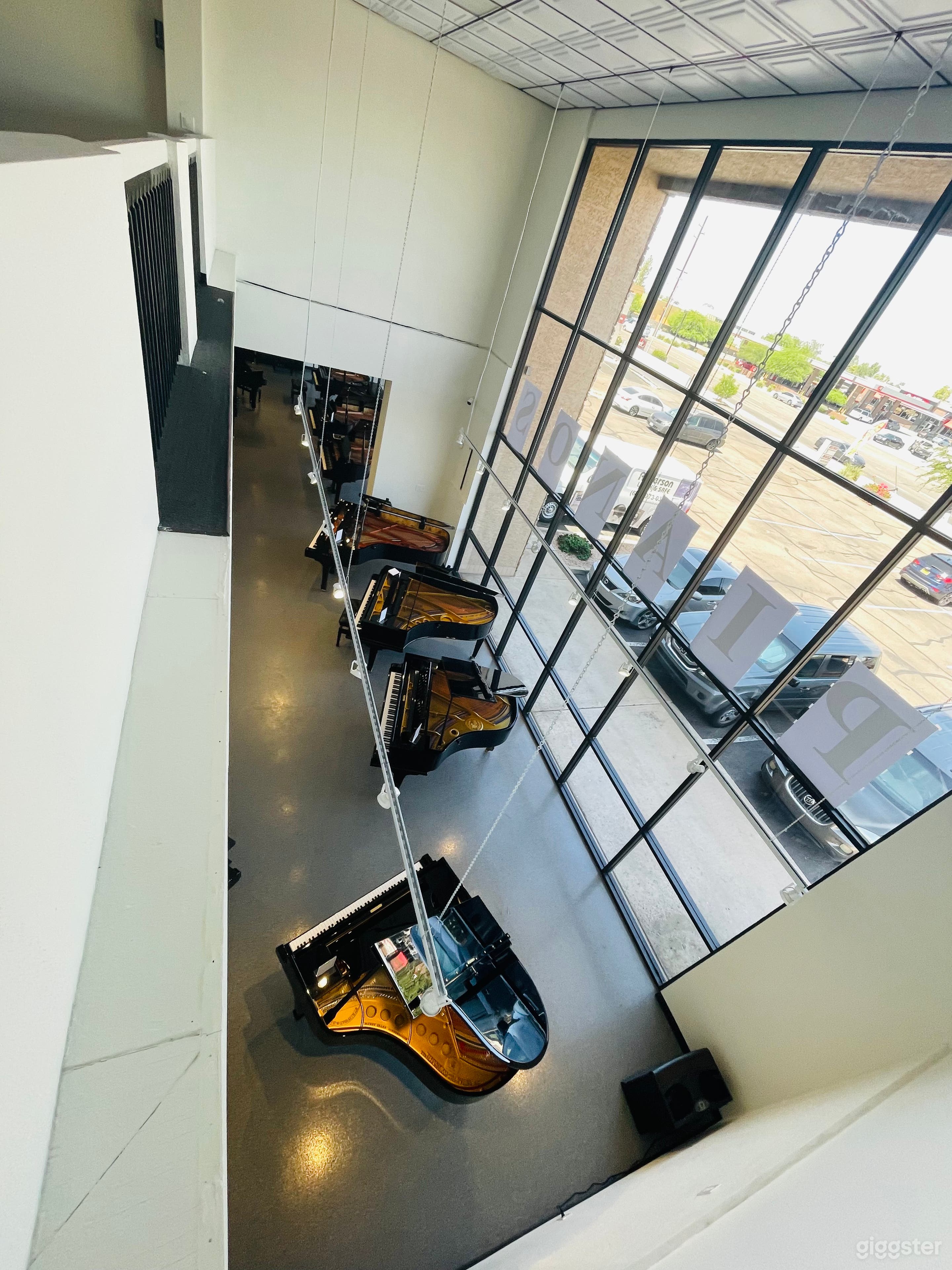 Spacious, light-filled, luxury piano store, Tempe Photo 2