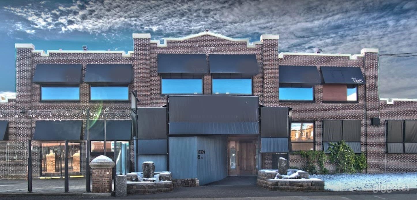 Restaurant Bar (BUYOUT) Event Space in Edmonton Photo 1