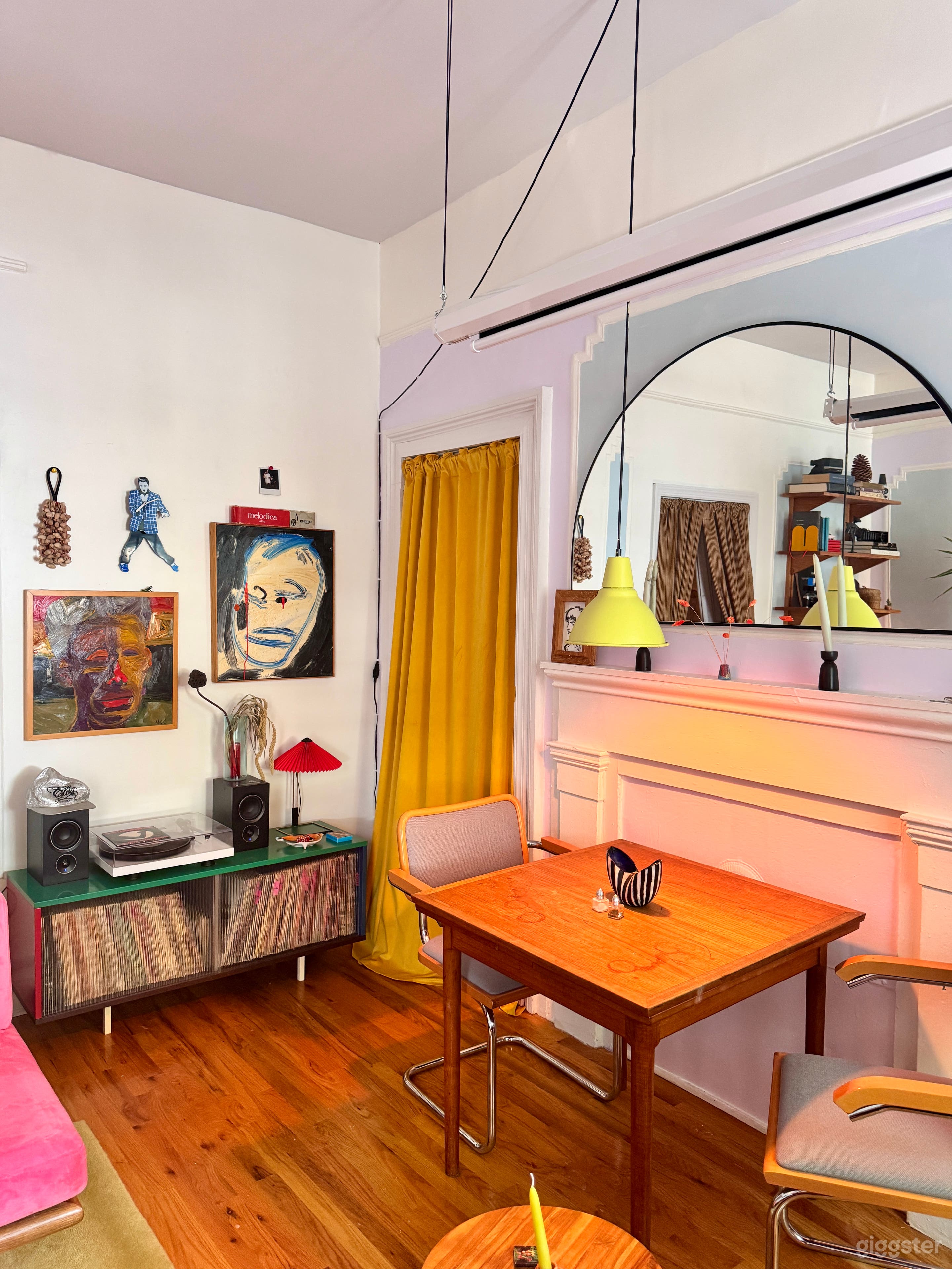 Funky &amp; Set-like East Williamsburg Apartment Photo 3