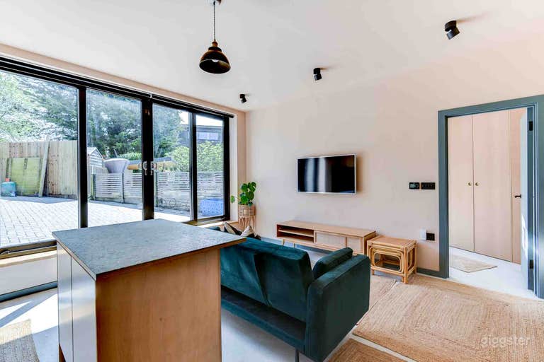  Hove 4 room studio, light filled, off road parking 