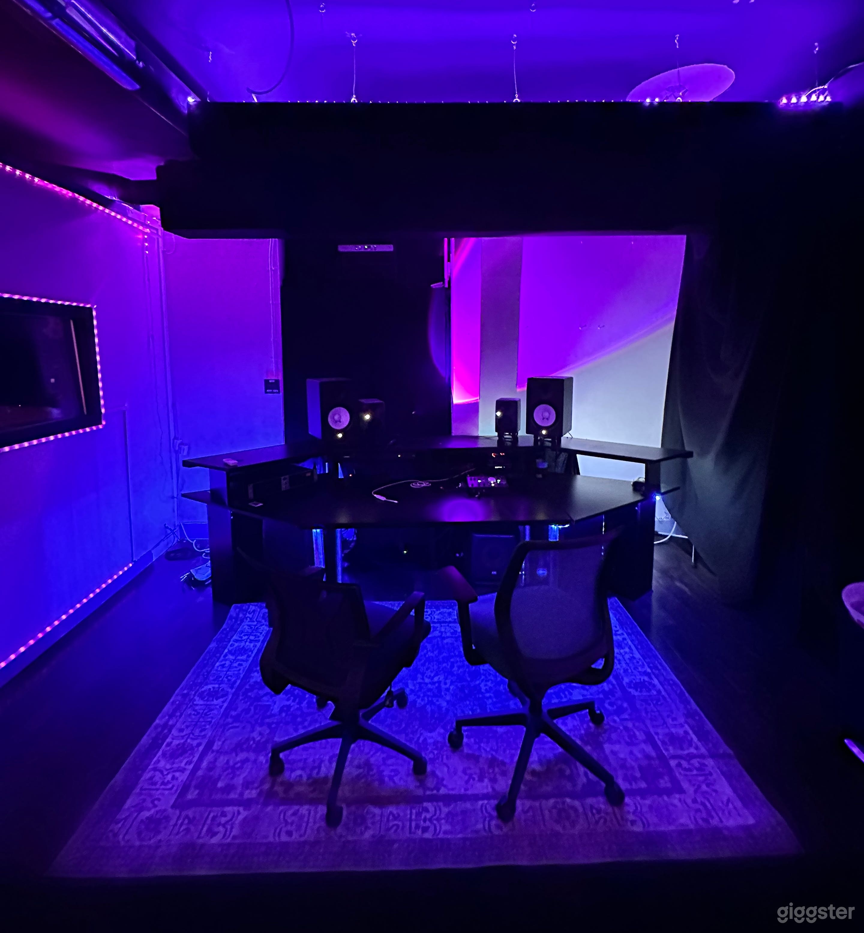 Cozy Recording Studio in Koreatown Photo 1
