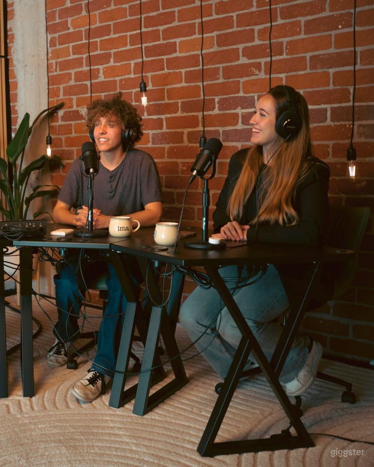  Professional Podcast & Video Production Studio 