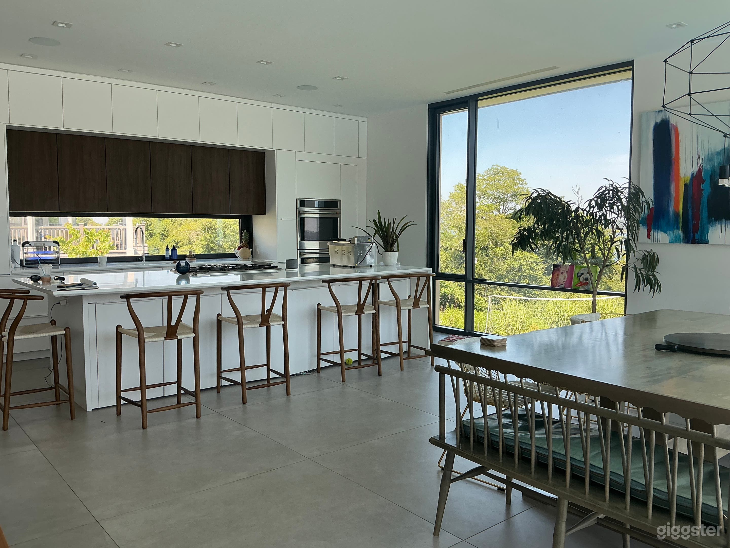 Stunning modern water front home Photo 4