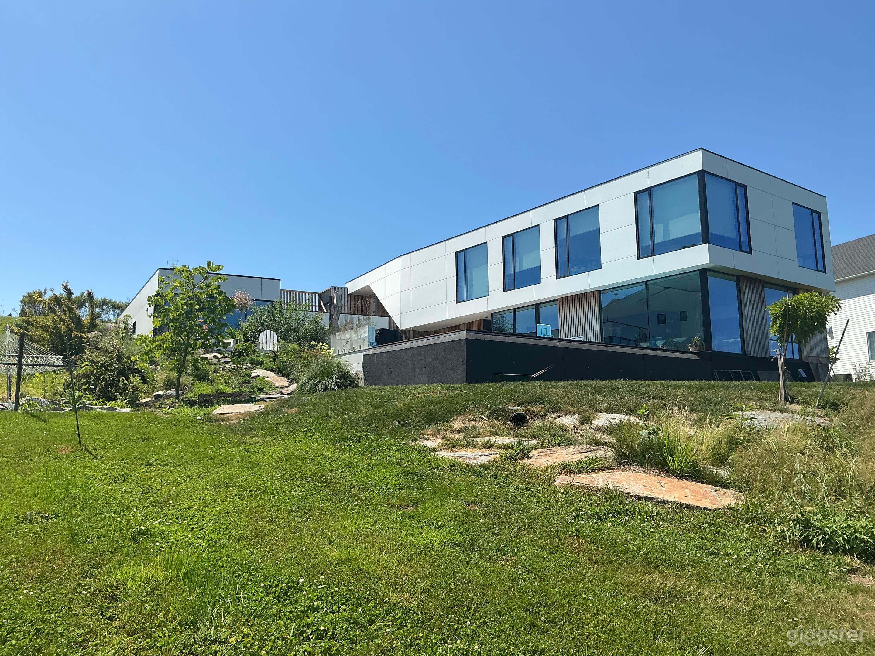 Stunning modern water front home Photo 1