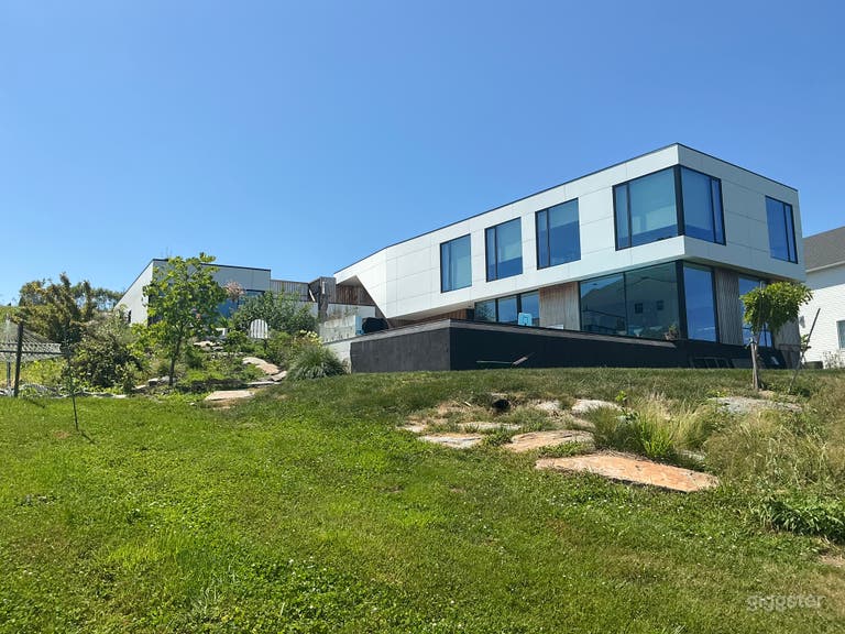  Stunning modern water front home 