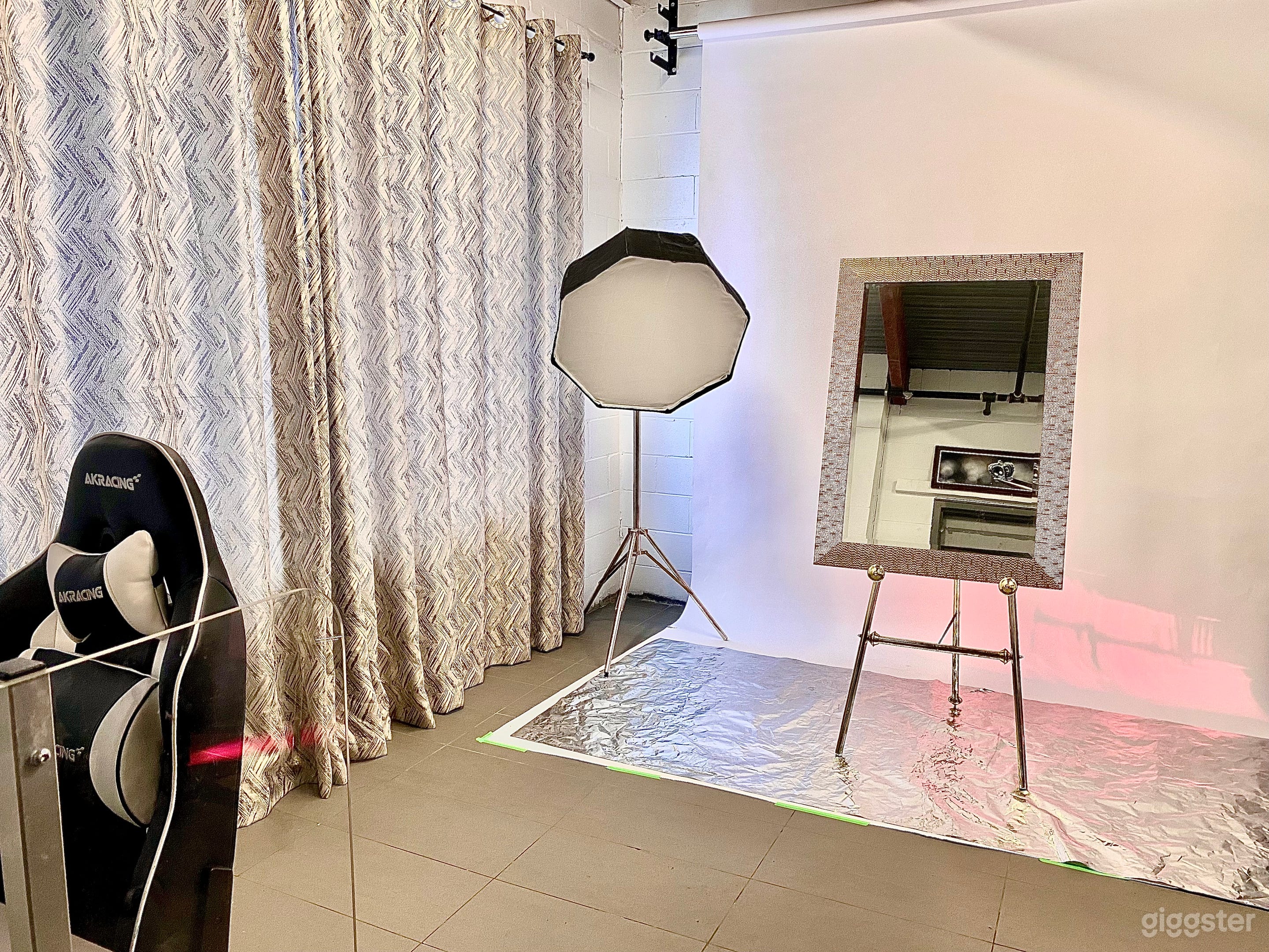 Unique Expressions  Photo 1