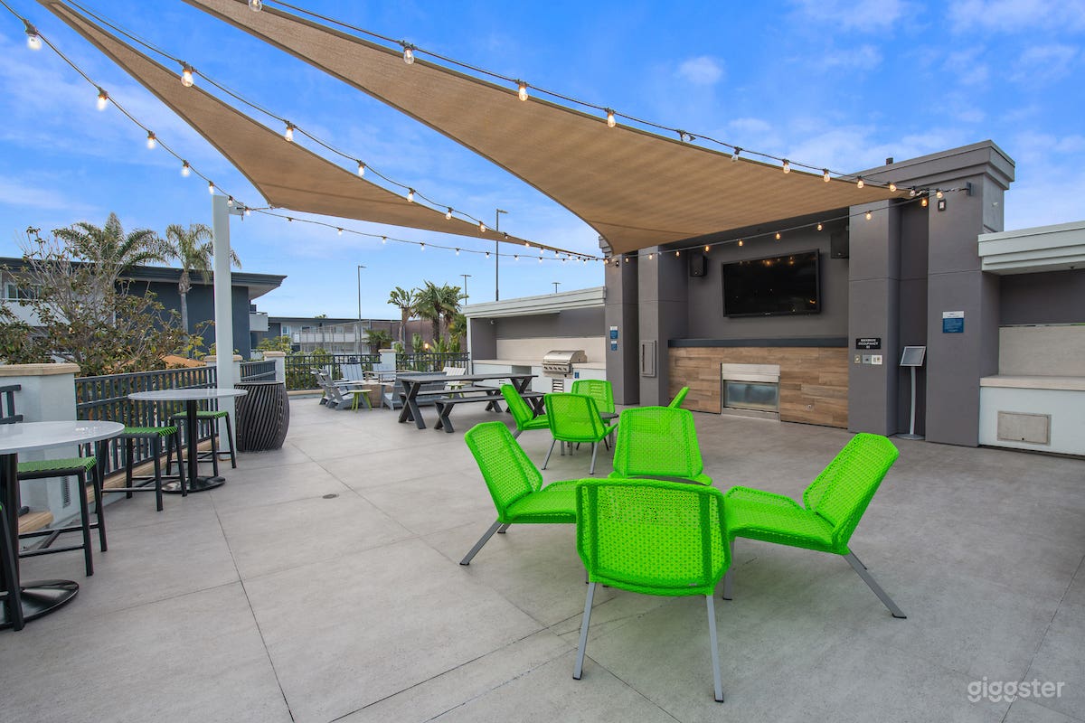 Inviting Outdoor Lounge in Newport Beach Photo 3