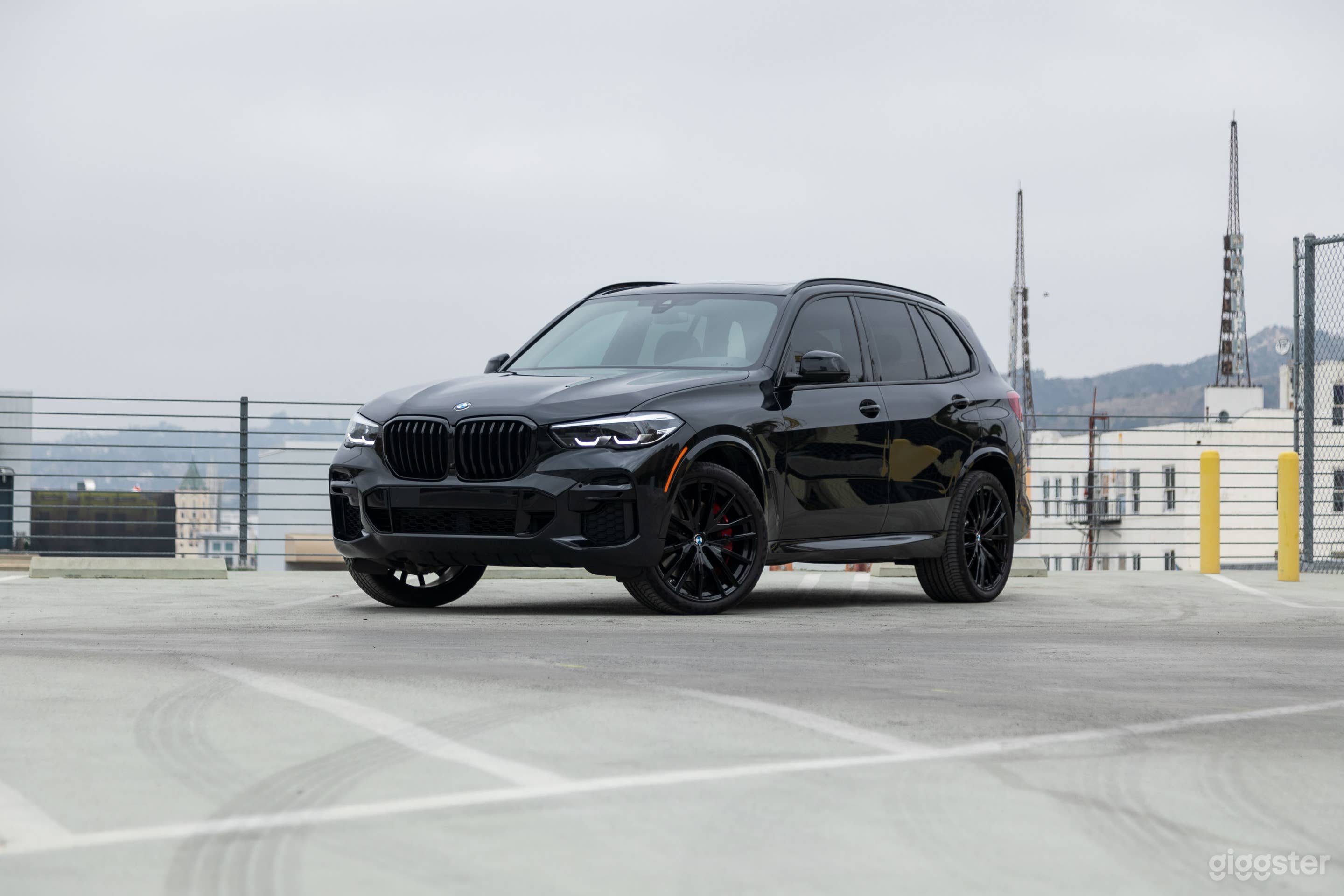 76,046 Black BMW M50i Photo 4