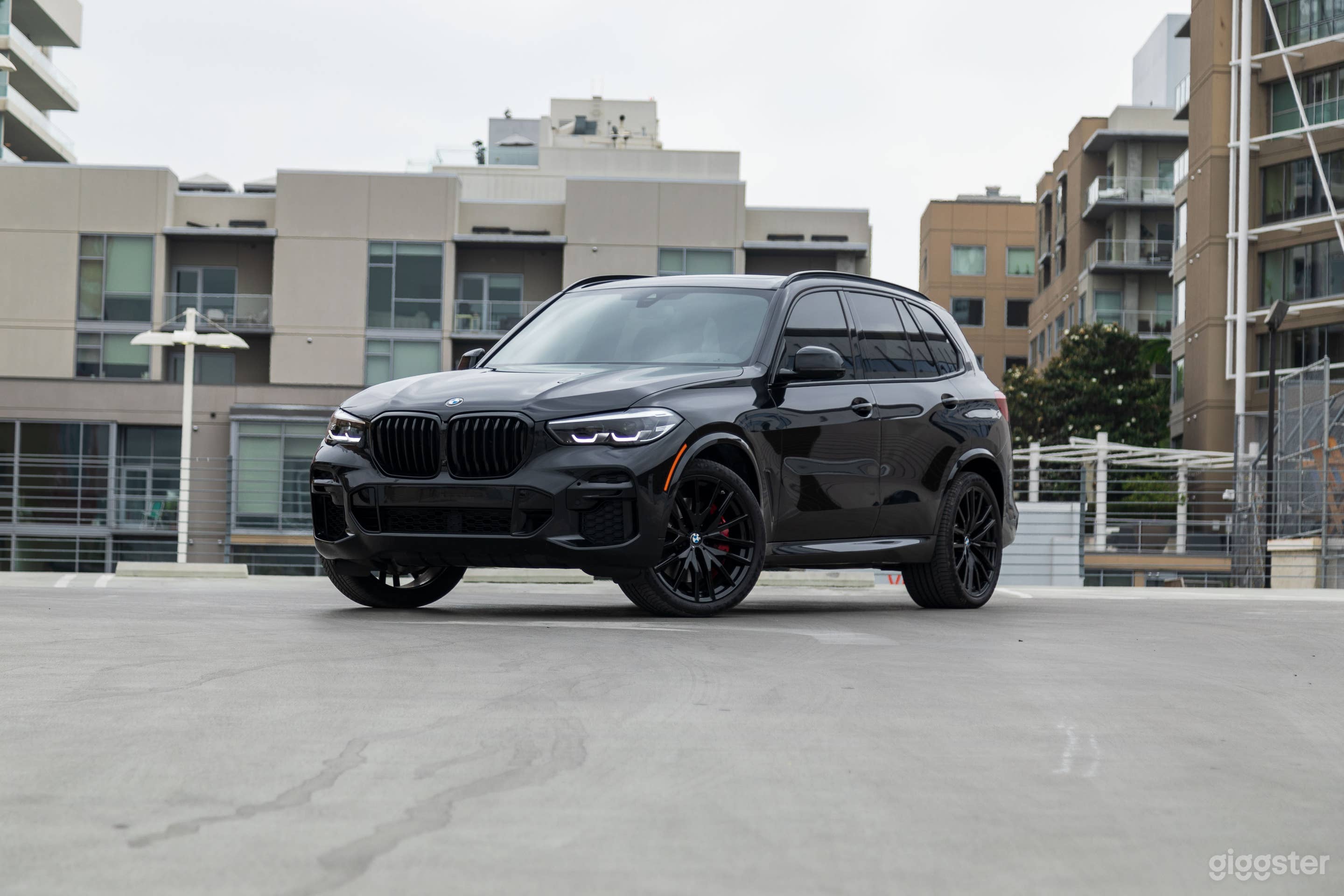 76,046 Black BMW M50i Photo 1