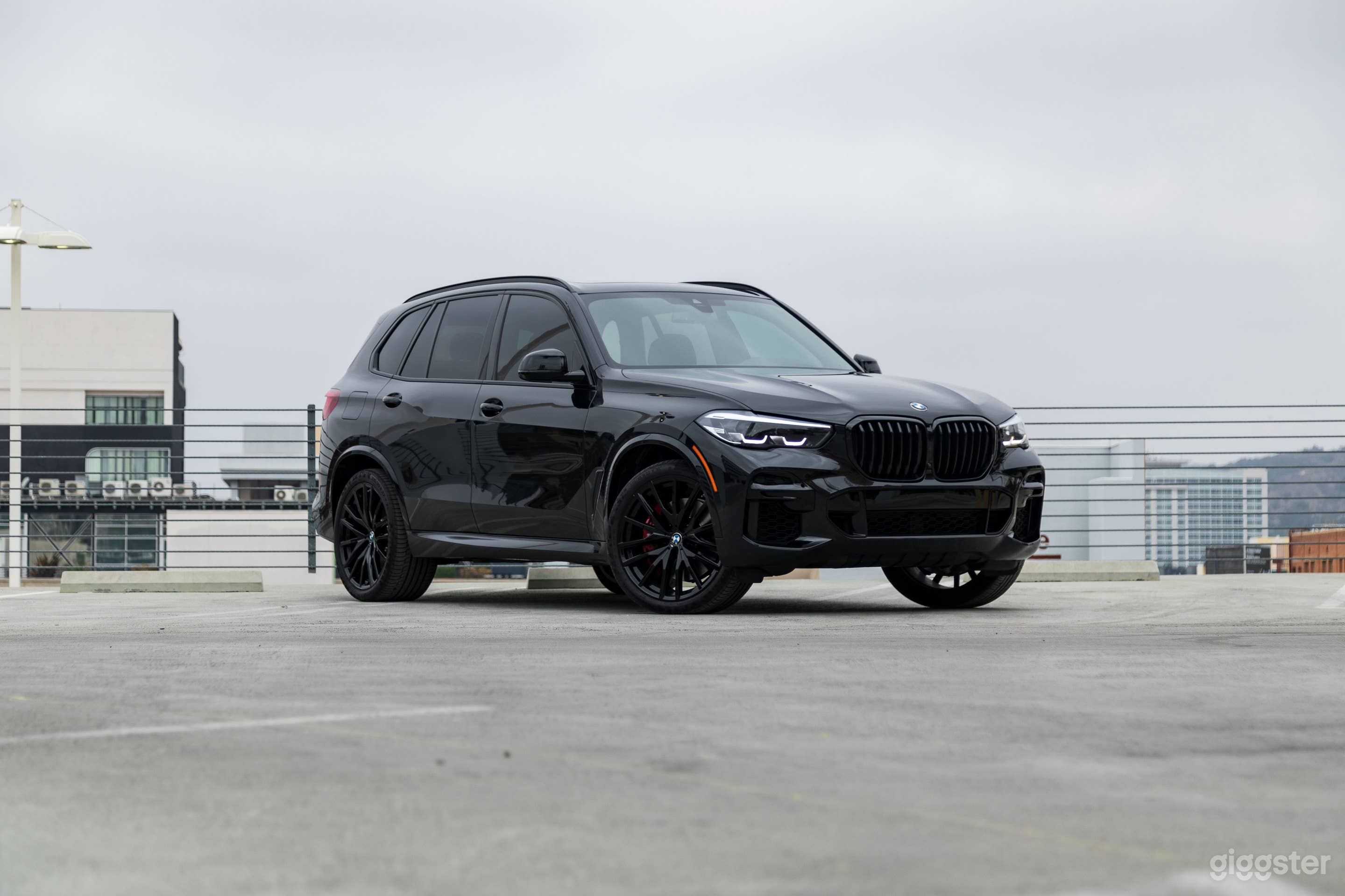 76,046 Black BMW M50i Photo 3