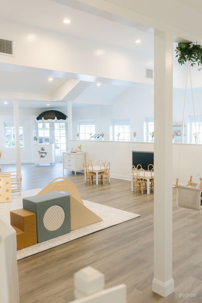  Bright Coastal Chic Event and Photography Space 