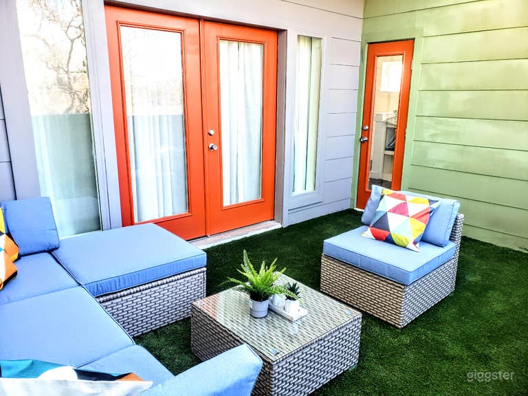  Centrally Located Modern Urban Retreat 3 BD /3 BH 