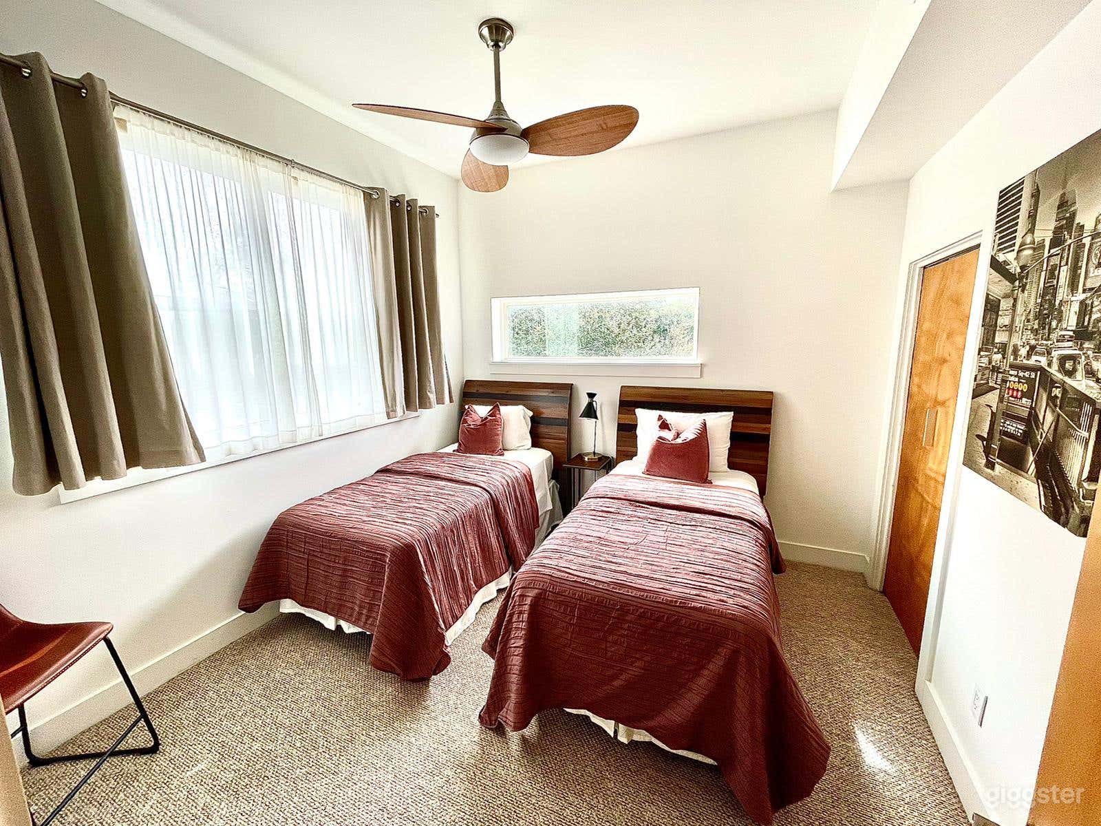 Centrally Located Modern Urban Retreat 3 BD /3 BH Photo 4