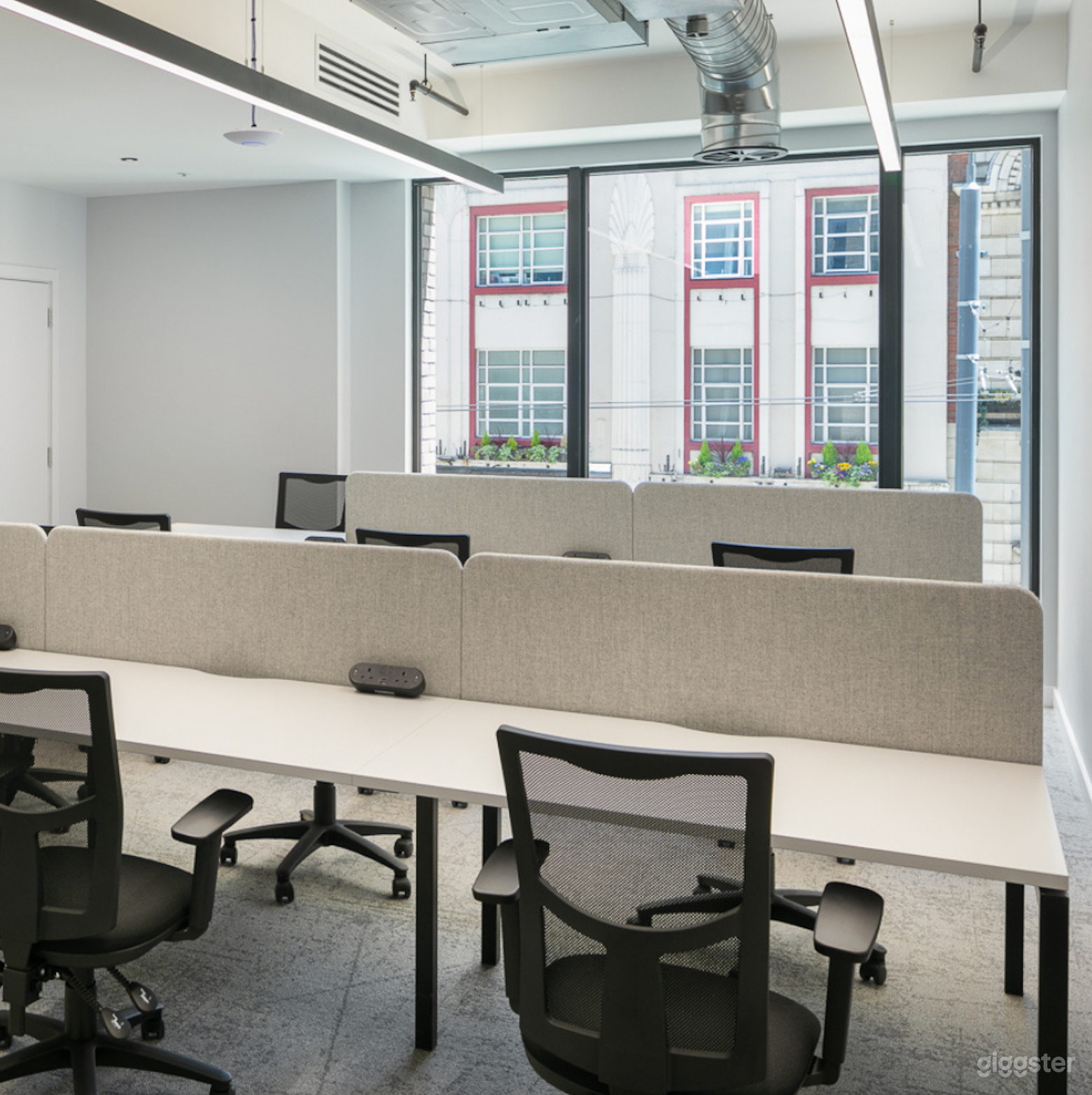 Modern Small, Medium and Large Rooms Photo 4