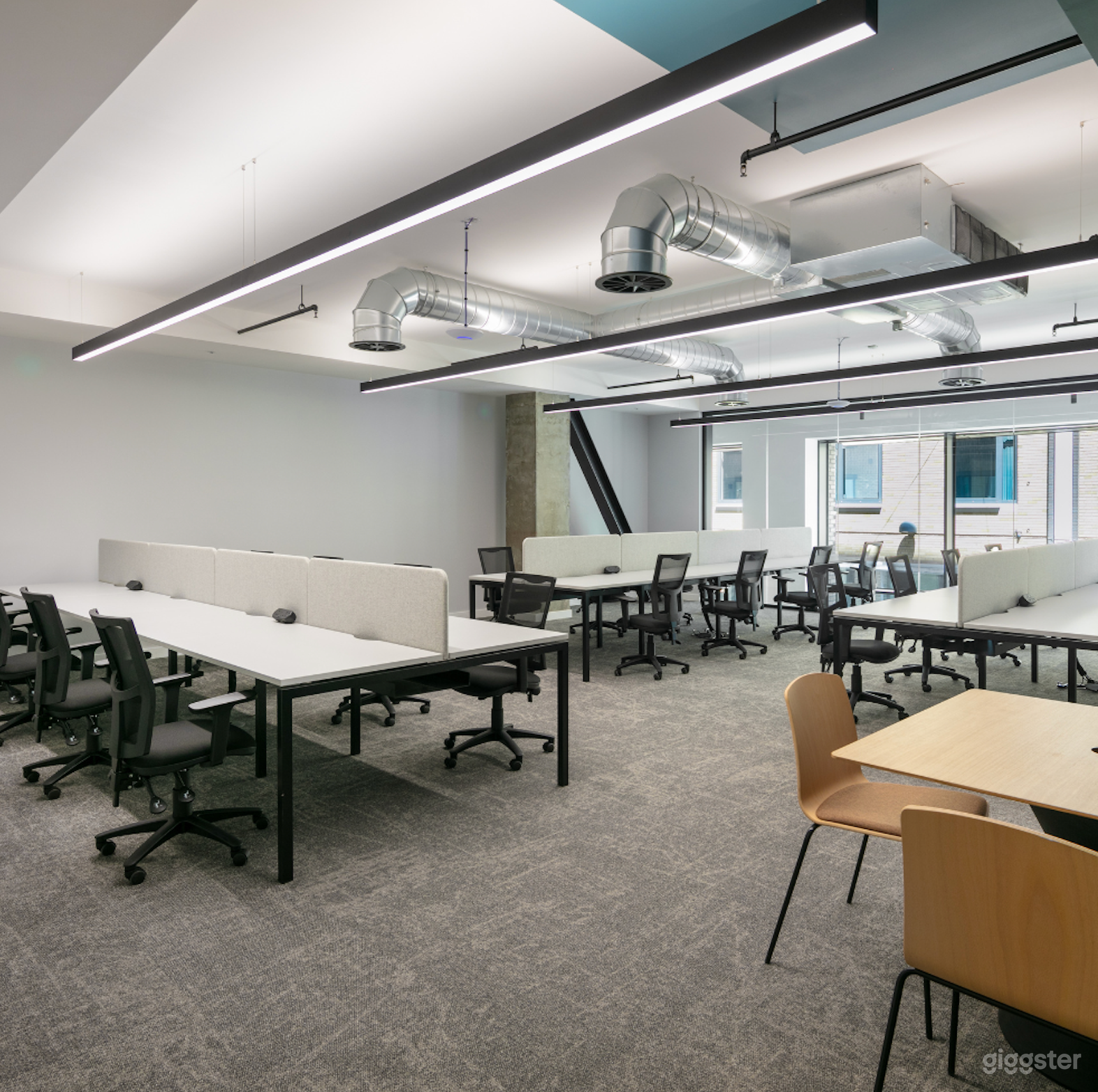 Modern Small, Medium and Large Rooms Photo 1