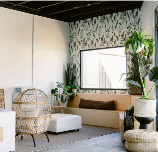 Modern Equipped and Creative Space in Huntington Photo 1