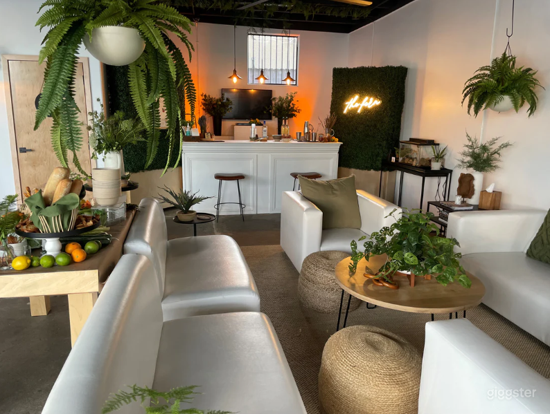 Modern Equipped and Creative Space in Huntington Photo 3