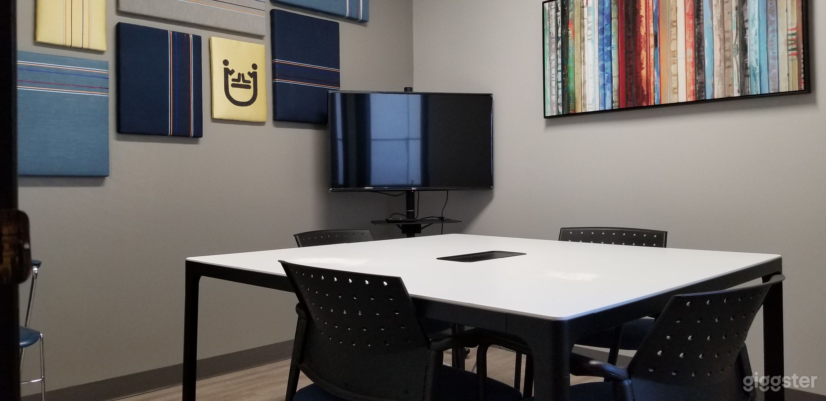 Private Room For A Small Meeting  Photo 1