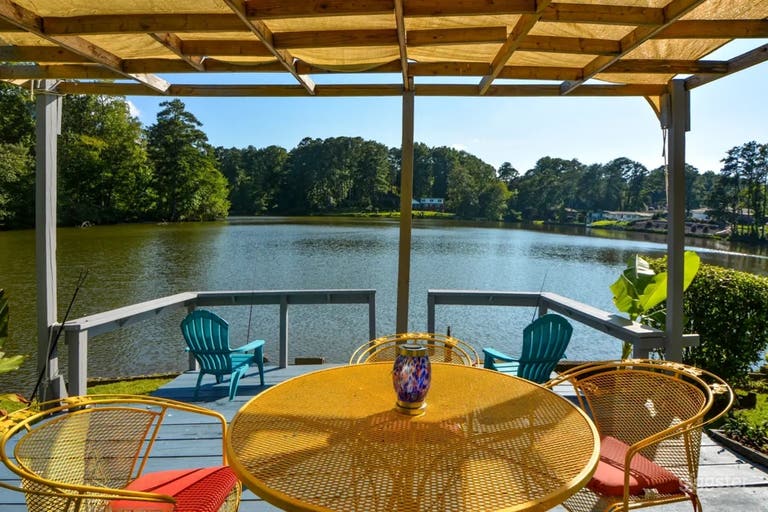  Lakeside Backyard Garden 