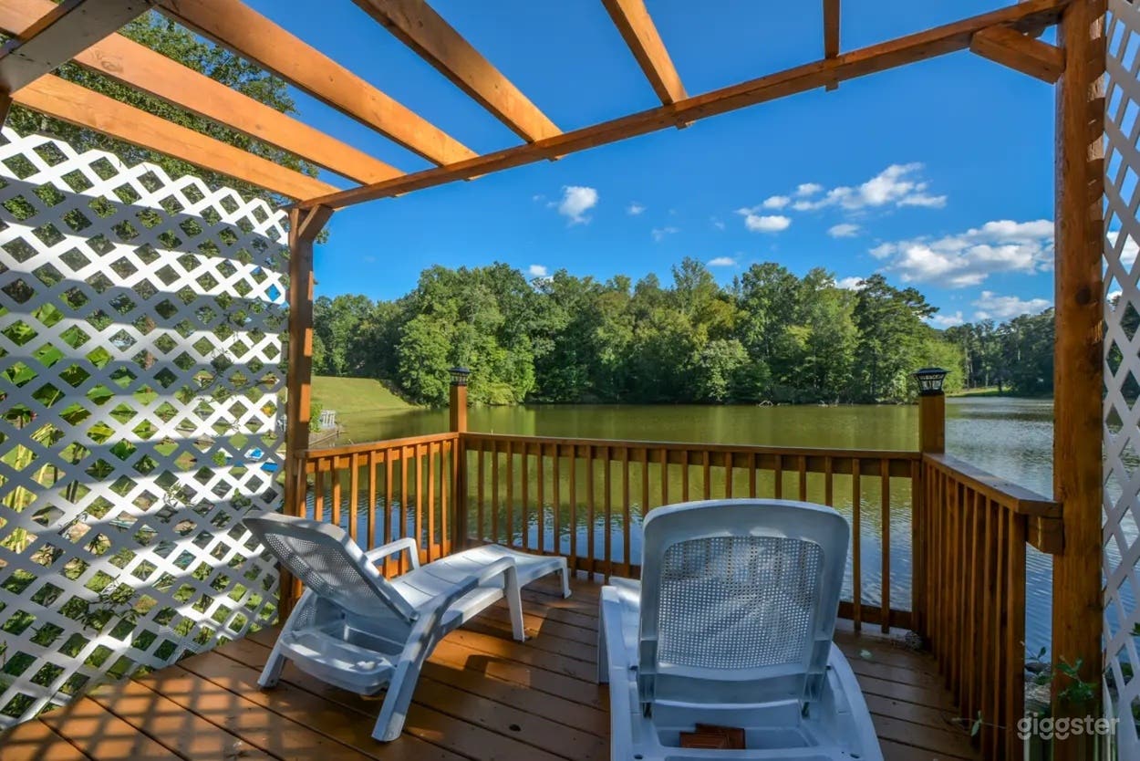 Lakeside Backyard Garden Photo 3