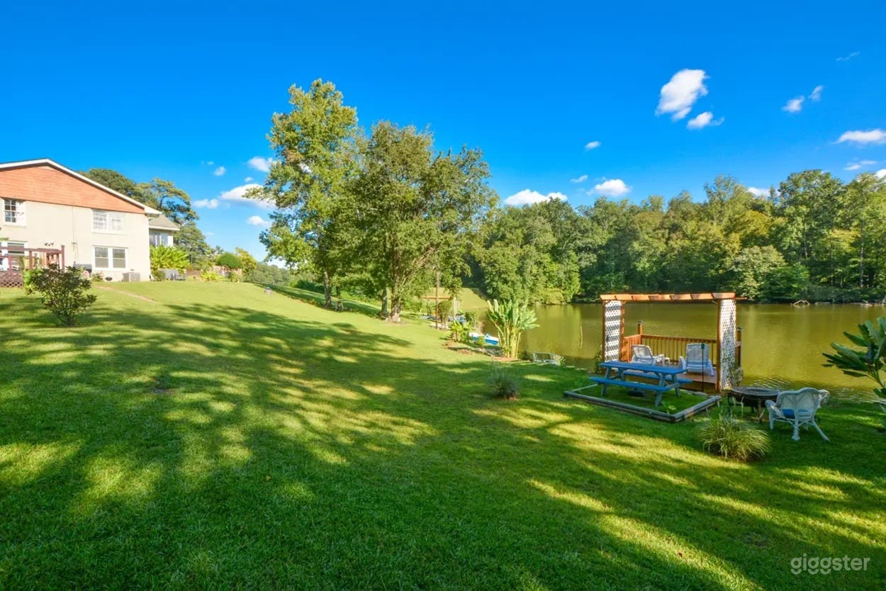 Lakeside Backyard Garden Photo 2