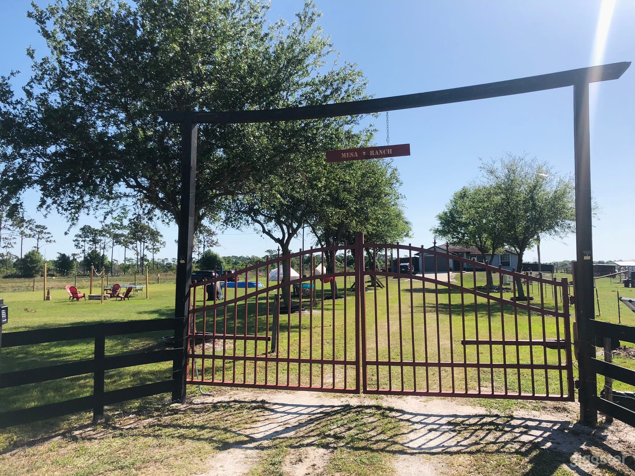 Spacious Family Ranch and Farm Animals Photo 1