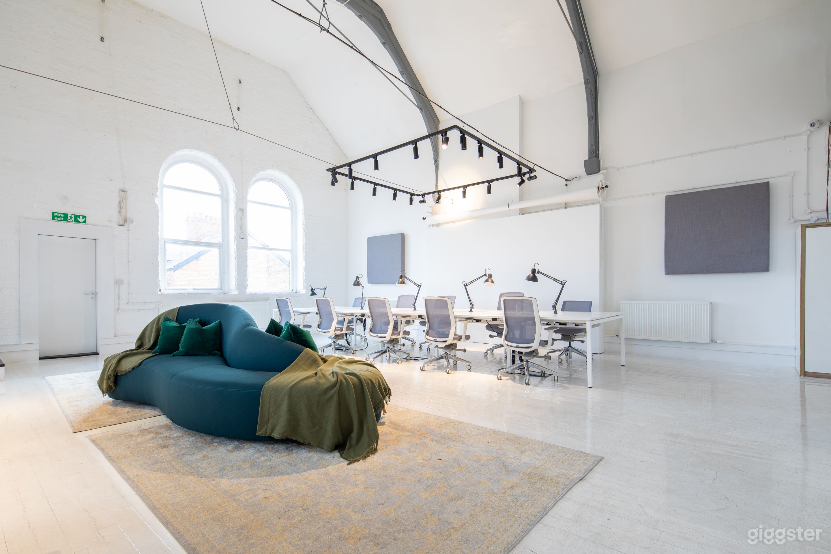 Large Open Plan Industrial Office Space Photo 3