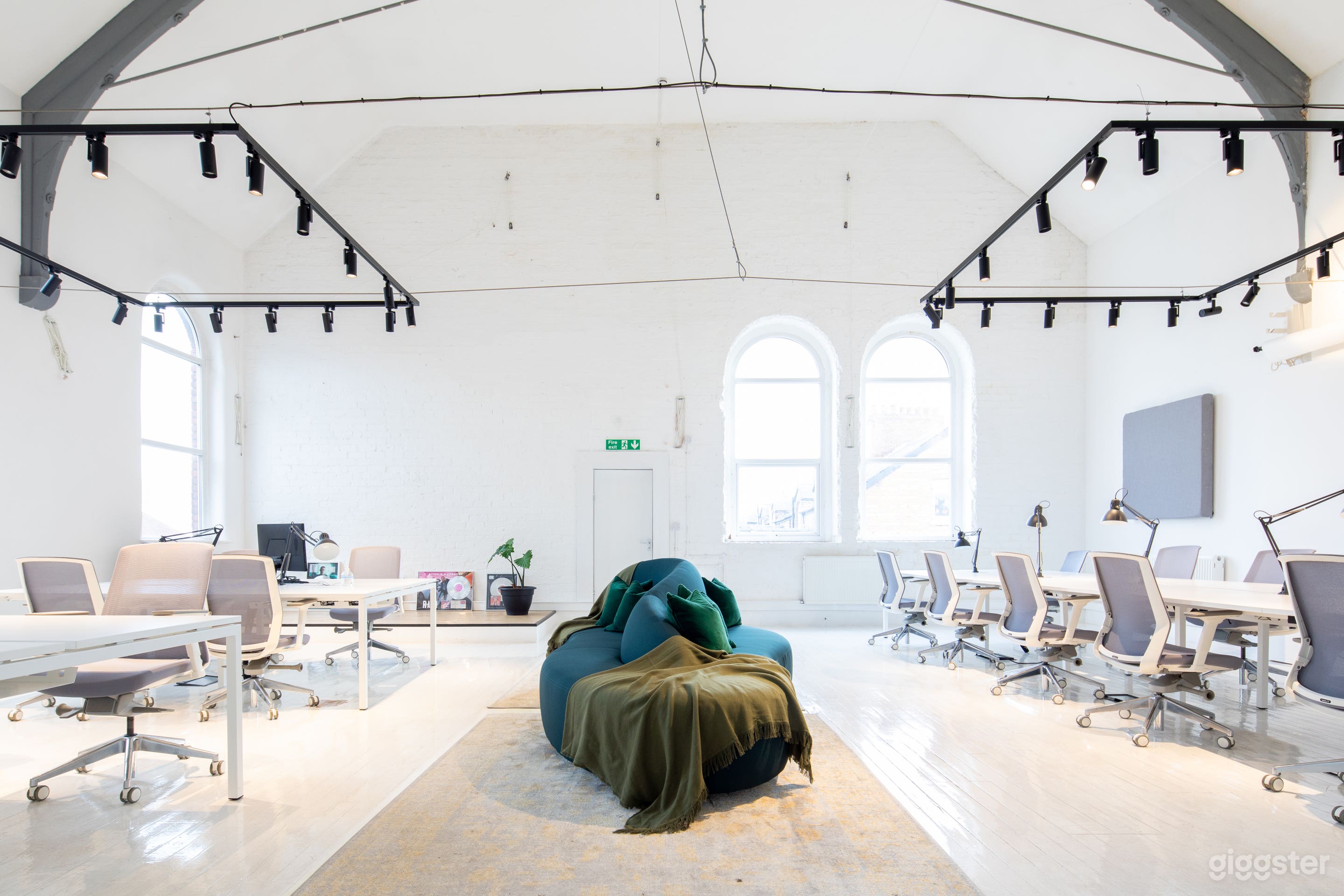 Large Open Plan Industrial Office Space Photo 1