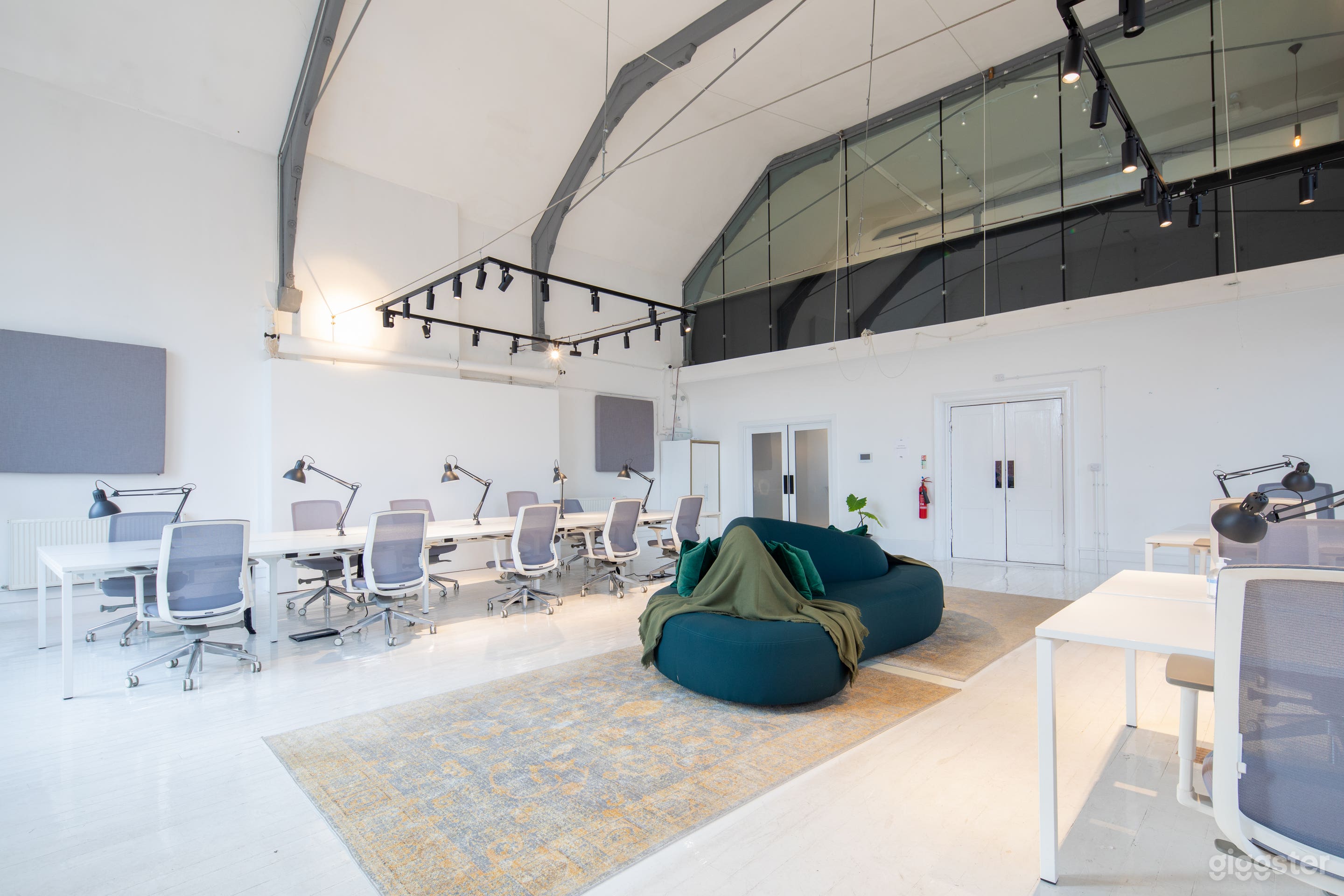 Large Open Plan Industrial Office Space Photo 2