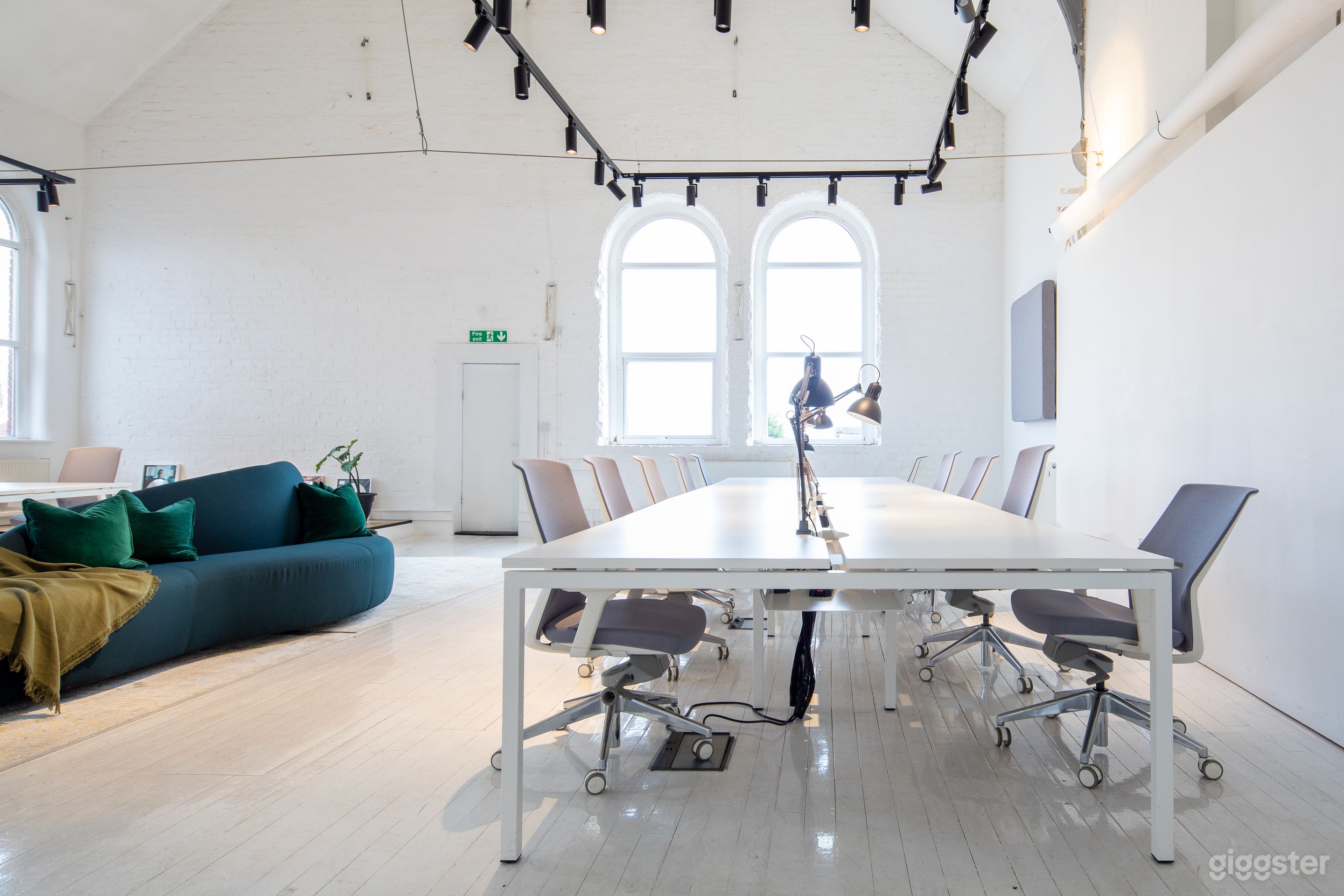 Large Open Plan Industrial Office Space Photo 4