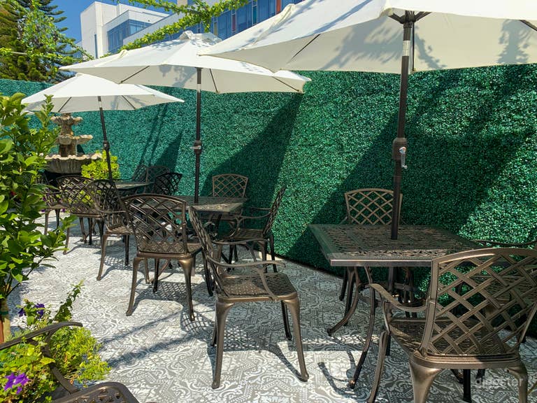  Patio avec panneaux de buis 