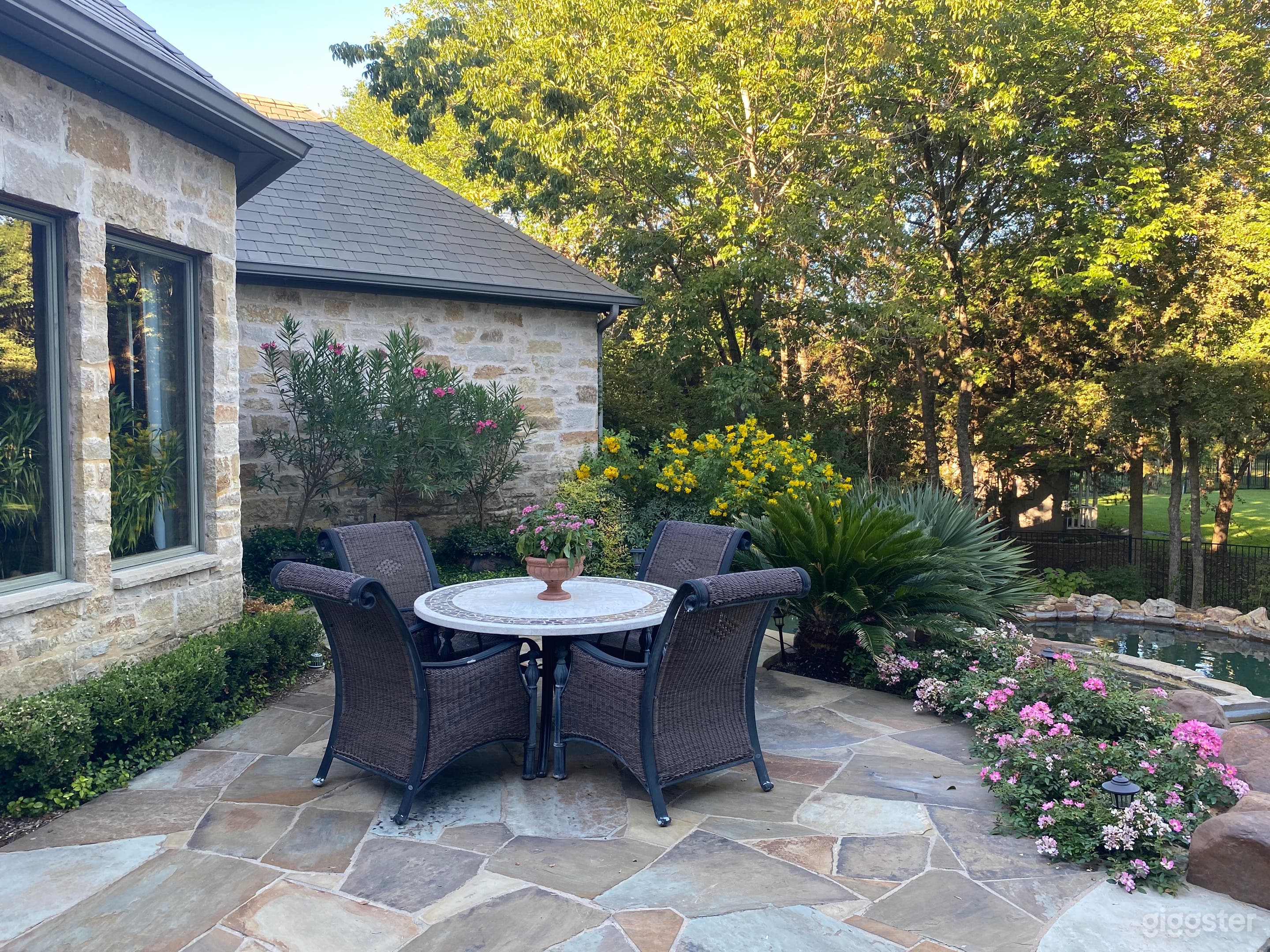 Resort-like Mansion Backyard Photo 2