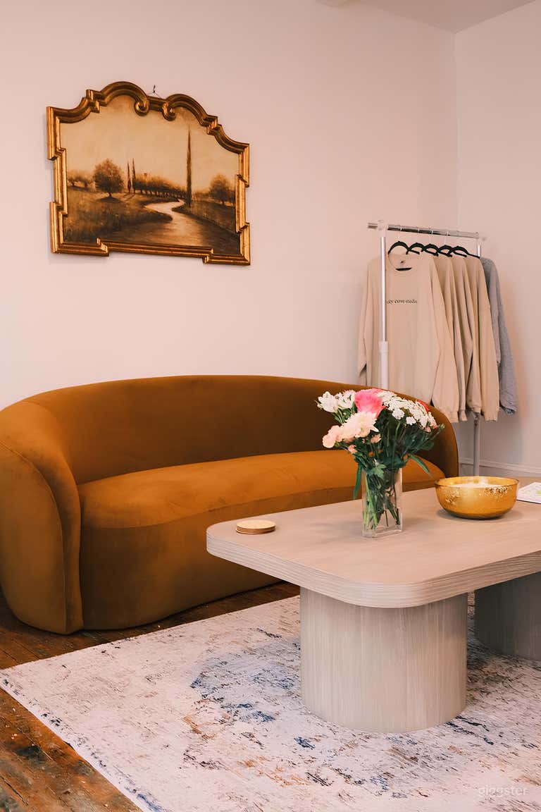  Curated Creative Studio 