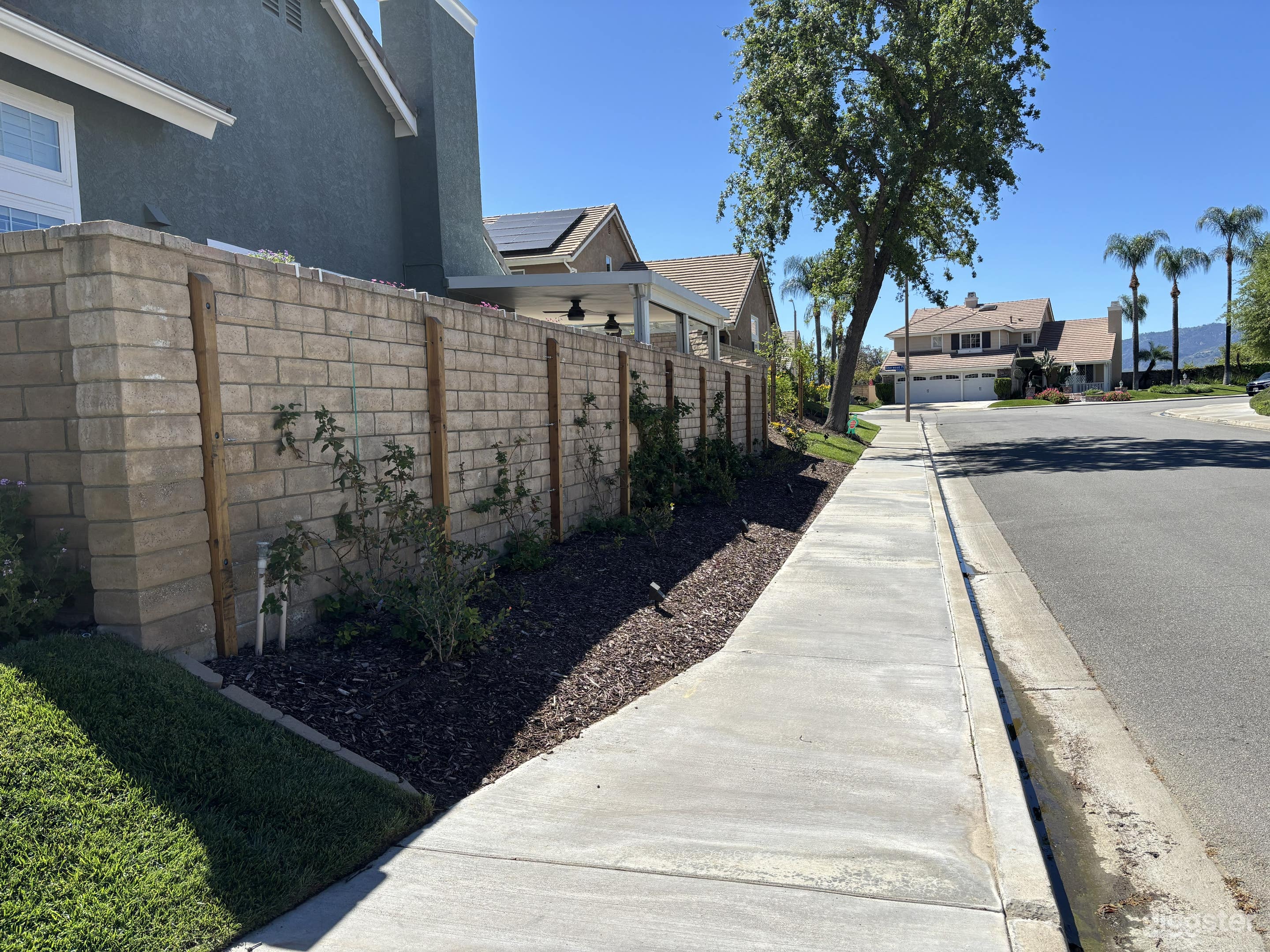 Single Story Pool Home in Santa Clarita Photo 4