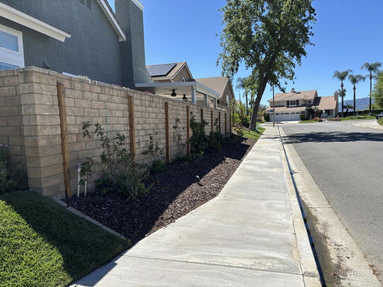  Single Story Pool Home in Santa Clarita 